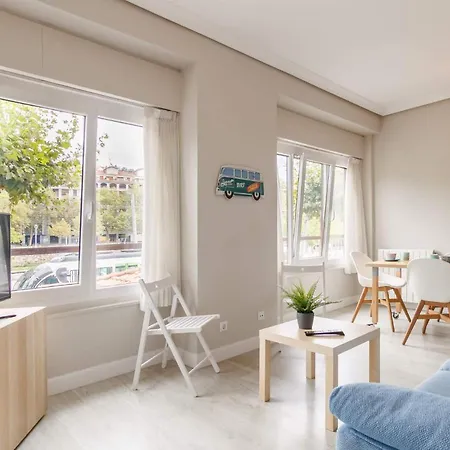 Coqueto, Junto Al Ayuntamiento Y La Ria Appartement