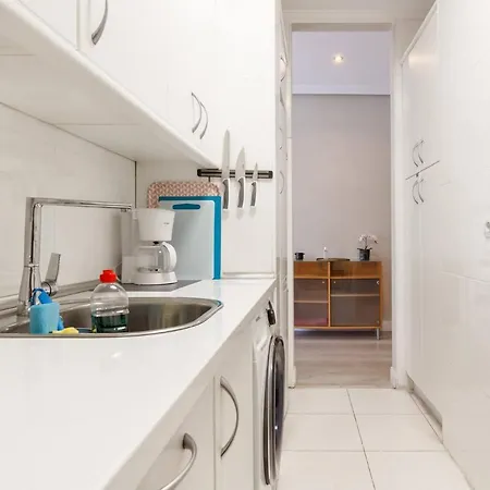 Coqueto, Junto Al Ayuntamiento Y La Ría *