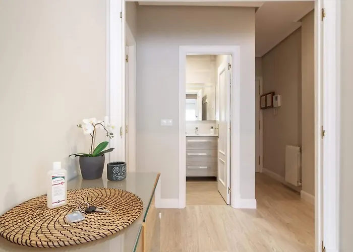 Coqueto, Junto Al Ayuntamiento Y La Ria Bilbao